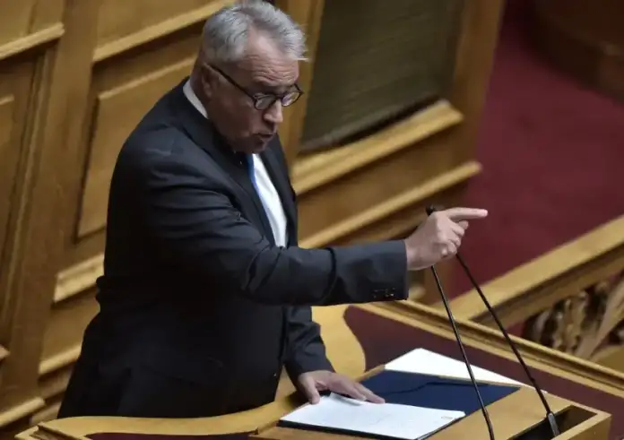 Βορίδης: Απέσυρε την διάταξη για την παράταση αδειών διαμονής νέου τύπου σε μετανάστες