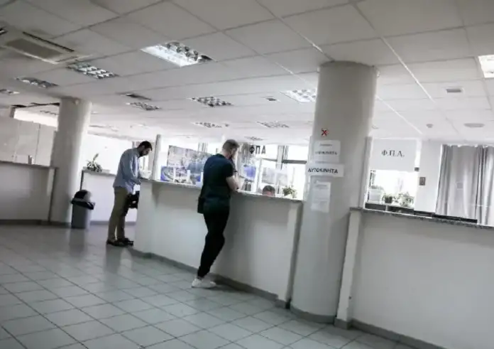 Στο ΣτΕ η τύχη του 13ου και 14ου μισθού στο Δημόσιο