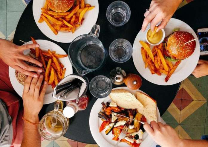 Αυτές οι 6 τροφές ανεβάζουν σιωπηλά την αρτηριακή πίεση