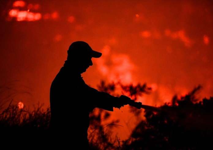 Υπό μερικό έλεγχο η πυρκαγιά που ξέσπασε σε δασική έκταση στην Πάρνηθα κοντά στο Μπάφι
