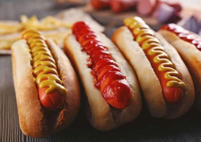 Μα γιατί λέμε ζεστό σκυλί το hot dog; Το έχεις ψάξει;