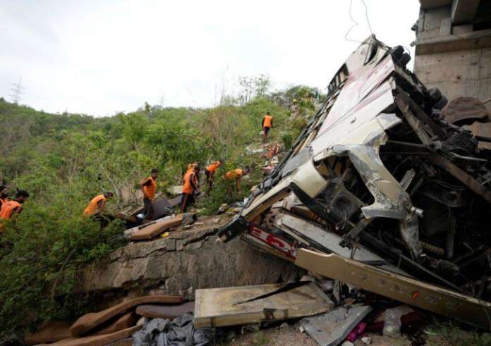 Ινδία: Μετωπική σύγκρουση λεωφορείων – 12 νεκροί