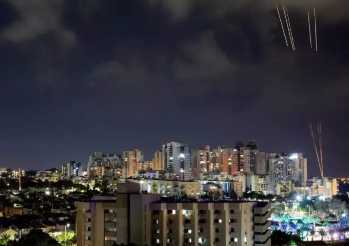 Πόλεμος στη Μέση Ανατολή: Το Ισραήλ μπαίνει στη Γάζα και η Χαμάς απαντά με ρουκέτες – Ολονύχτιες οι μάχες