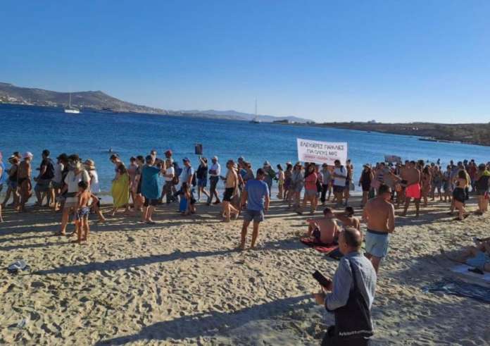 Φουντώνει το Kίνημα της Πετσέτας: Ξεκίνησε από την Πάρο και κάνει κατάληψη  στις παραλίες των νησιών