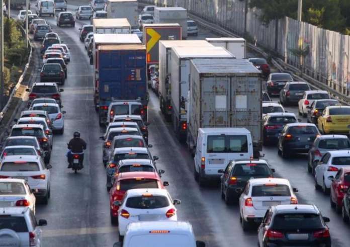 Τροχαίο με καραμπόλα 4 οχημάτων στην Αττική Οδό