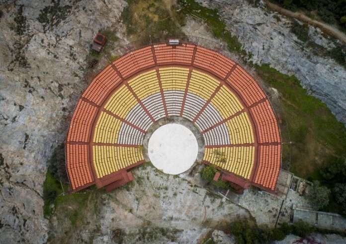 Ανοίγει τις «πύλες» του απόψε ο Λυκαβηττός – Πώς θα ανεβείτε στο Θέατρο χωρίς αυτοκίνητο