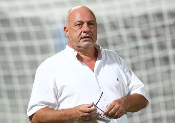 Νέα χυδαία επίθεση Μπέου σε δημοσιογράφο: Σκουπίδια, πατσαβούρες – Μια φορά τον μήνα κάνεις μπάνιο μωρή