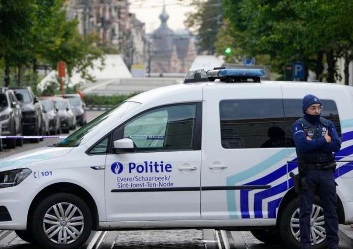 Βρυξέλλες: Νεκρός ο δράστης της τρομοκρατικής επίθεσης – Πυροβολήθηκε από την αστυνομία – Ταυτοποιήθηκε το όπλο του