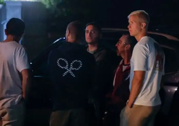 Συντετριμμένοι παίκτες και παράγοντες του Παναθηναϊκού έξω από το σπίτι του Τζορτζ Μπάλντοκ