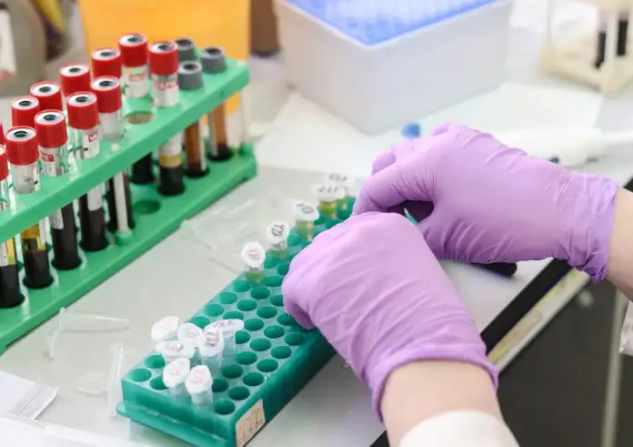 Αιμοδοσία: Δεν μπορούν να αποκλειστούν άτομα λόγω σεξουαλικού προσανατολισμού – Απόφαση ΣτΕ