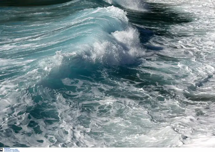 Βούτηξα και πάλεψα με τα ρεύματα χωρίς δεύτερη σκέψη: Έσωσε μάνα και κόρη που είχαν παρασυρθεί με φουσκωτό