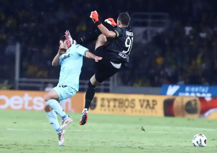 ΑΕΚ – Άρης: Το τραγικό λάθος του Μπρινιόλι που έφερε VAR και φωνές