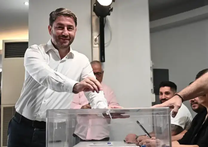 Πανηγυρική νίκη του Νίκου Ανδρουλάκη: Επικράτησε με 59,92% έναντι 40,08% στο 100% της ενσωμάτωσης