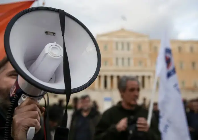 24ωρη πανελλαδική απεργία: «Φρένο» στη χώρα για την 13ωρη εργασία– Πώς θα κινηθούν τα ΜΜΜ