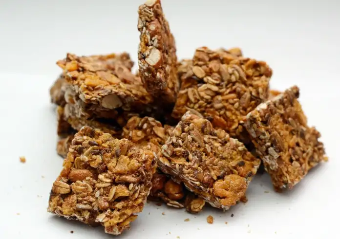 Εύκολες μπάρες βρώμης- σοκολάτας χωρίς ψήσιμο και χωρίς ζάχαρη