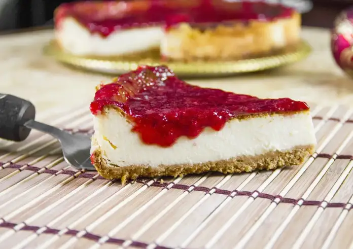 Πεντανόστιμο cheesecake με 3 υλικά - Γίνεται σε 10 λεπτά