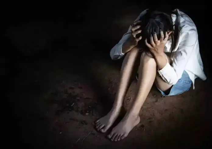 Ενδοοικογενειακή βία στη Λάρισα: Χτύπησε τη σύντροφό του και στη συνέχεια την έσυρε με το αυτοκίνητο