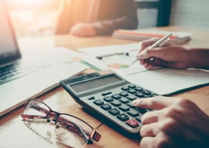 Φοροδιαφυγή: Ποιοι κινδυνεύουν με πρόστιμα φωτιά το 2026