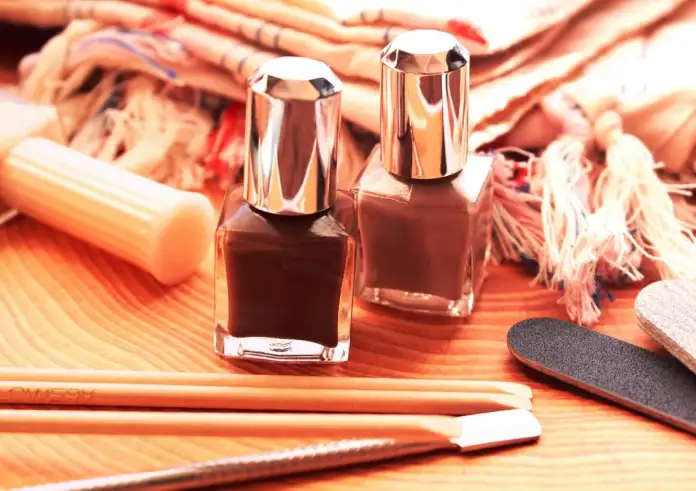 Τα βερνίκια νυχιών που κρύβουν κινδύνους – Δείτε τι αποκαλύπτουν οι έρευνες για την υγεία μας