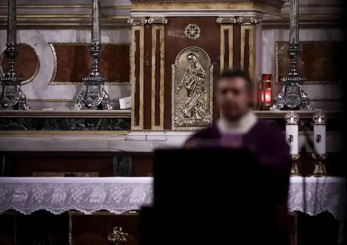 Έρευνα για υπεξαίρεση 3 εκατ. ευρώ από τα ταμεία της Καθολικής Εκκλησίας