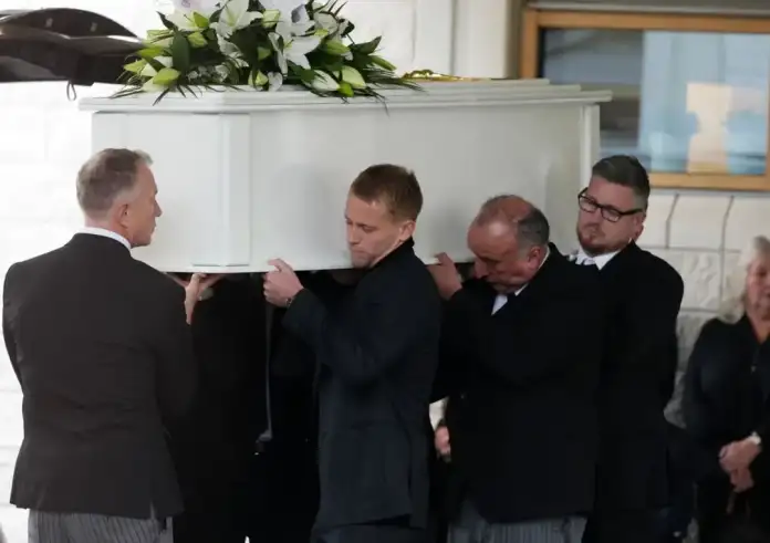 Ράγισαν καρδιές στο τελευταίο «αντίο» στον Τζορτζ Μπάλντοκ