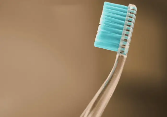 Το λάθος που κάνουν όλοι με την οδοντόβουρτσα – Κάθε πότε πρέπει να την αντικαθιστάτε