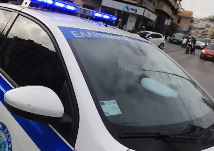 Γνωστός πλαστικός χειρουργός ξυλοκόπησε γυναίκα στον δρόμο γιατί οδηγούσε αργά