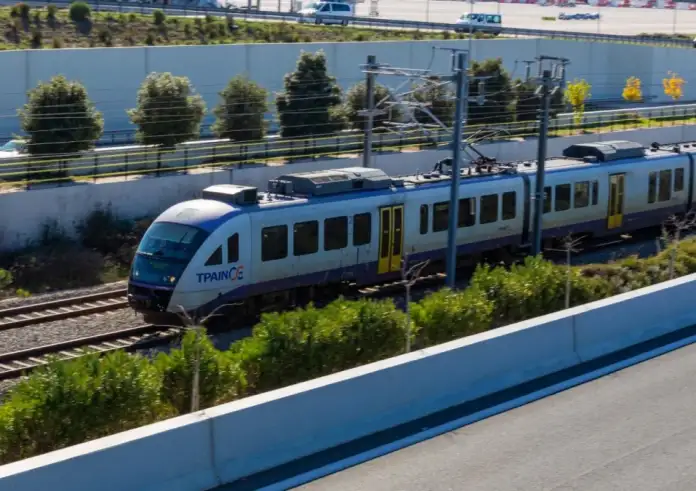 Ακινητοποιήθηκε συρμός του Προαστιακού - Διακόπηκε η κυκλοφορία στην οδό Ανδρομάχης