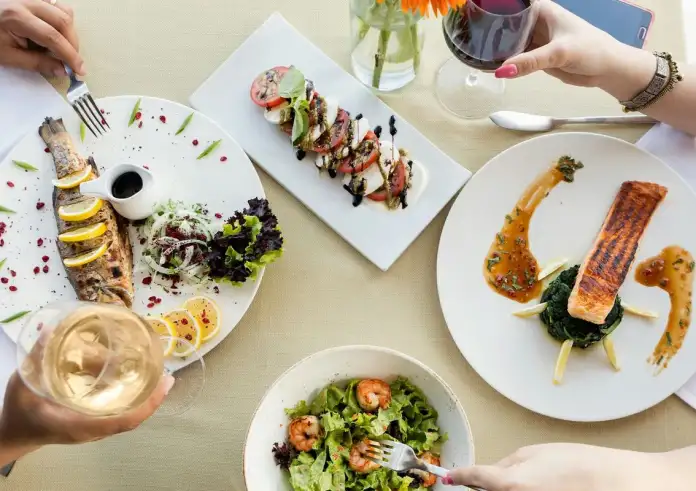 3 σημάδια που δείχνουν ότι καταναλώνεις περισσότερη πρωτεΐνη απ’ όση χρειάζεσαι