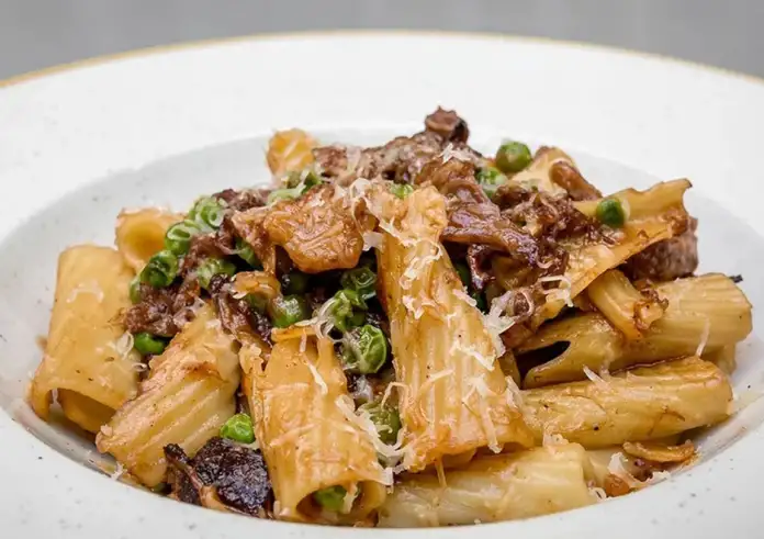 Ριγκατόνι με τριών ειδών μανιτάρια