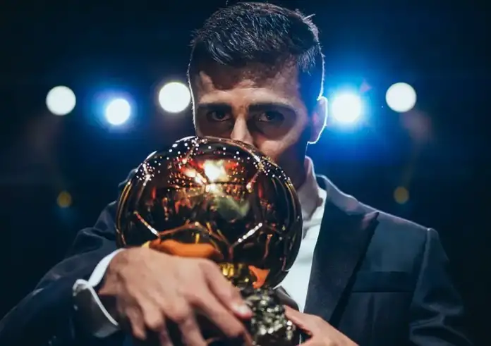 O Ρόδρι ο νικητής της Χρυσής Μπάλας. Ισπανικό χρώμα είχε η τελετή της 68ης απονομής