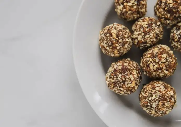 Σοκολατένιες μπάλες με φουντούκια χωρίς ψήσιμο