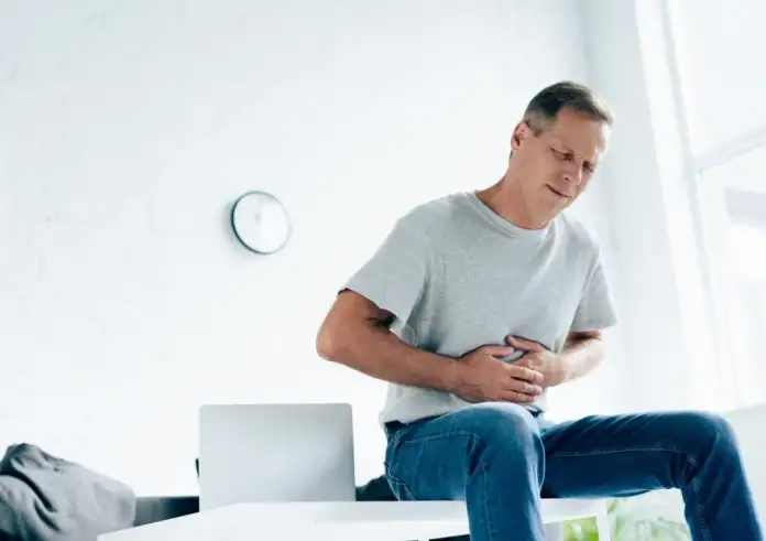 «Έτσι κατάλαβα ότι είχα καρκίνο του στομάχου»: Τα συμπτώματα του 60χρονου και τι τον κράτησε ζωντανό