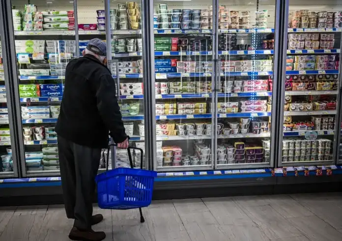 Τα 10 τρόφιμα που οι ειδικοί προτείνουν να μειώσουμε δραστικά από το καλάθι του σούπερ μάρκετ