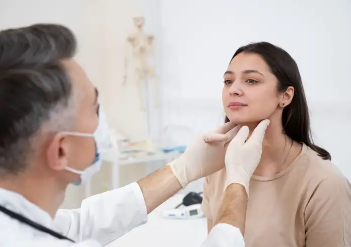 Θυρεοειδής: Τέσσερα σημάδια που μαρτυρούν ότι πρέπει να πας σε γιατρό