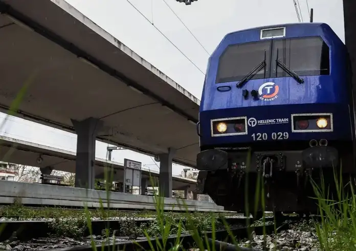 Σουφλί: Τρένο παρέσυρε αυτοκίνητο σε διάβαση – Αναφορές για τραυματίες