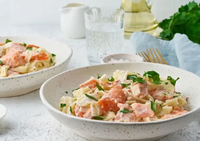 Συνταγή για τα πιο νόστιμα ζυμαρικά με σολομό και σπανάκι