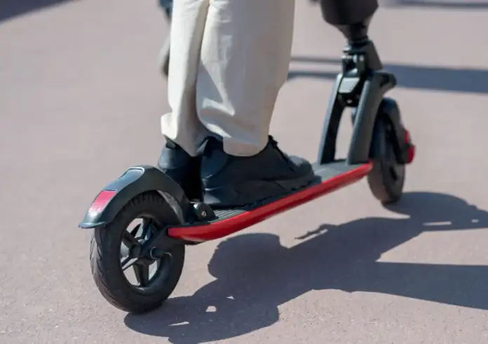 Θεσσαλονίκη: 13χρονος παρέσυρε 11χρονη με πατίνι και την εγκατέλειψε