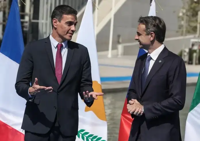 Ο Σάντσεθ τόλμησε, ο Κυριάκος σφυρίζει αδιάφορα: Φορολόγηση στα έκτακτα κέρδη των τραπεζών