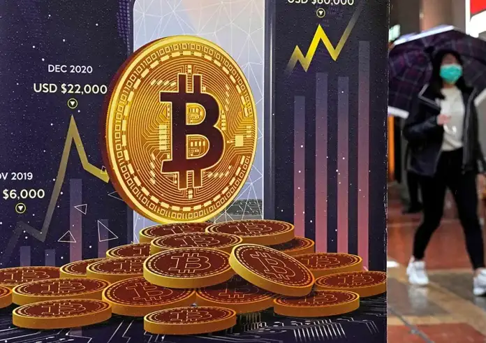 Το Bitcoin φθάνει τα 90.000 δολάρια και η ευφορία για τη νίκη Τραμπ καλά κρατεί