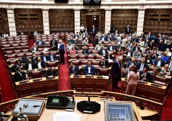 Κατατέθηκε η πρόταση δυσπιστίας κατά της κυβέρνησης από ΠΑΣΟΚ, ΣΥΡΙΖΑ, Πλεύση και Ν. Αριστερά