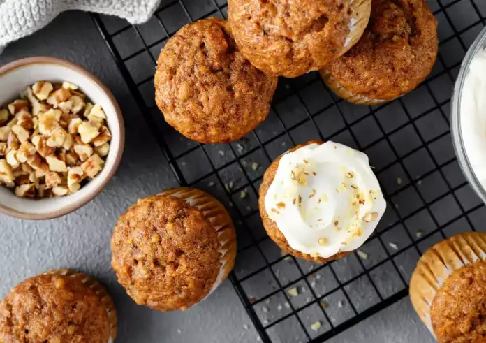 Carrot Cake Muffins: Ζουμερά ατομικά κεκάκια καρότου με άρωμα μπαχαρικών