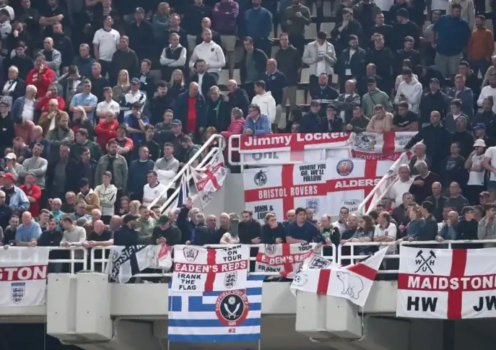 Άγγλοι οπαδοί κατηγορούν την ελληνική αστυνομία για βίαιη μεταχείριση