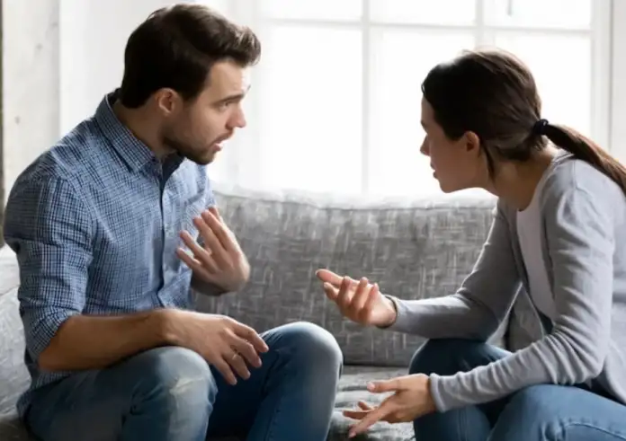 10 σημάδια ότι ένα μέλος της οικογένειας είναι τοξικό – ακόμη κι όταν όλοι προσποιούνται πως δεν υπάρχει πρόβλημα