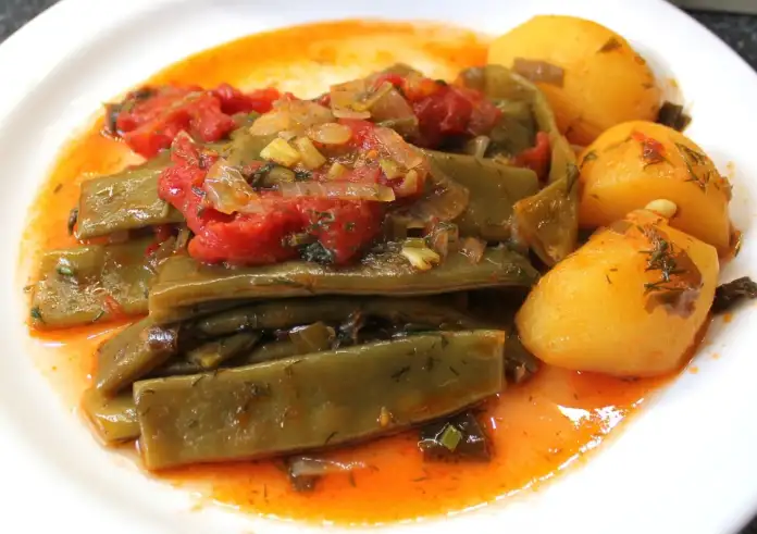 Συνταγή για λαδερά φασολάκια - Το μυστικό για να βγουν πηχτά