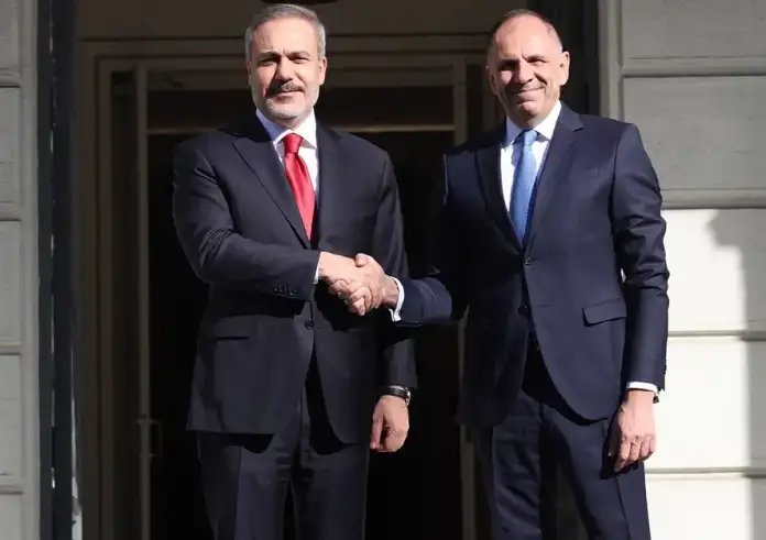 Ξεκίνησε η κρίσιμη συνάντηση Γεραπετρίτη - Φιντάν στην Αθήνα. Οι τουρκικές και οι ελληνικές θέσεις