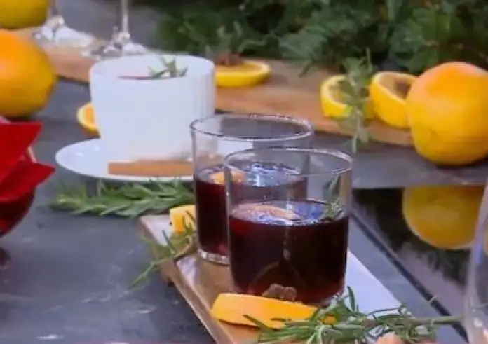 Συνταγή: Πώς να φτιάξεις Glühwein, το ζεστό κρασί των Χριστουγέννων