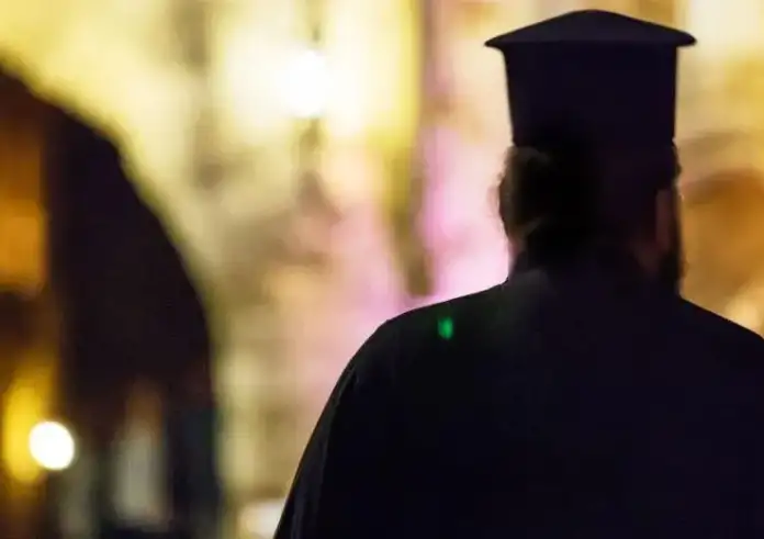 Χαλάνδρι: Σπρωξίματα και ύβρεις μεταξύ ιερέων μέσα σε εκκλησία – Άφωνοι οι πιστοί