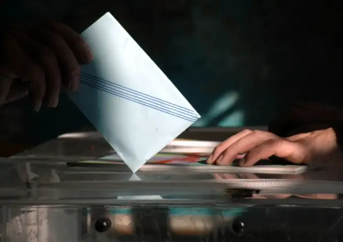 Δημοσκόπηση Interview: Σταθερό προβάδισμα της ΝΔ - Στη δεύτερη θέση η Πλεύση Ελευθερίας