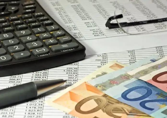 Φορολογικές δηλώσεις: Ένας στους τρεις φορολογούμενους καλείται να πληρώσει ενώ ένας στους τέσσερις παίρνει επιστροφή